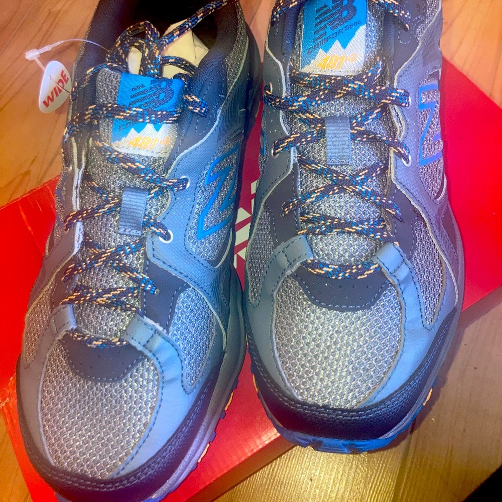 NEVER WORN, BRAND NEW Men’s 8.5 Wide New Balance